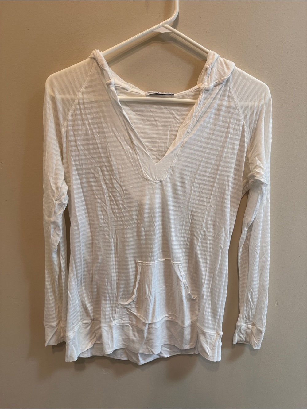 Rebecca Beeson White V-Neck Hooded Long-Sleeve Top